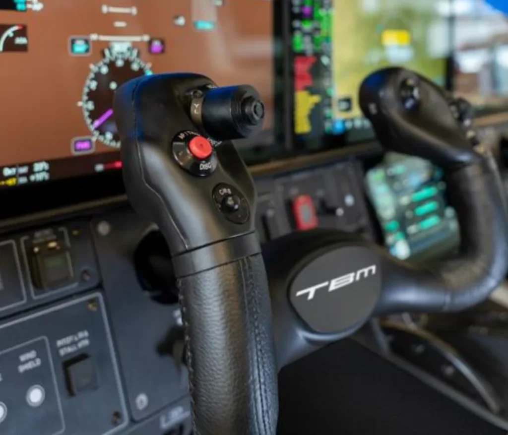 TBM 980 control wheel with AP/TRIM DISC, CWS and YOKE Trim